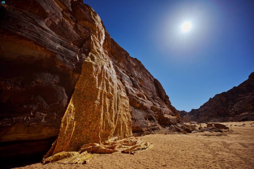 صحراء X العلا .. معرض يضم أعمالا فنية وسط المناظر الطبيعية
