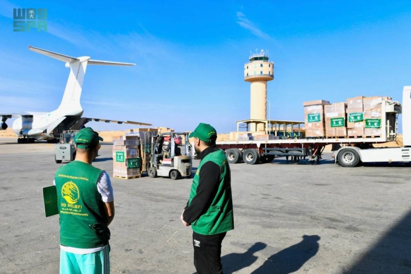 طائرة الإغاثة السعودية الـ 31 تحط في العريش