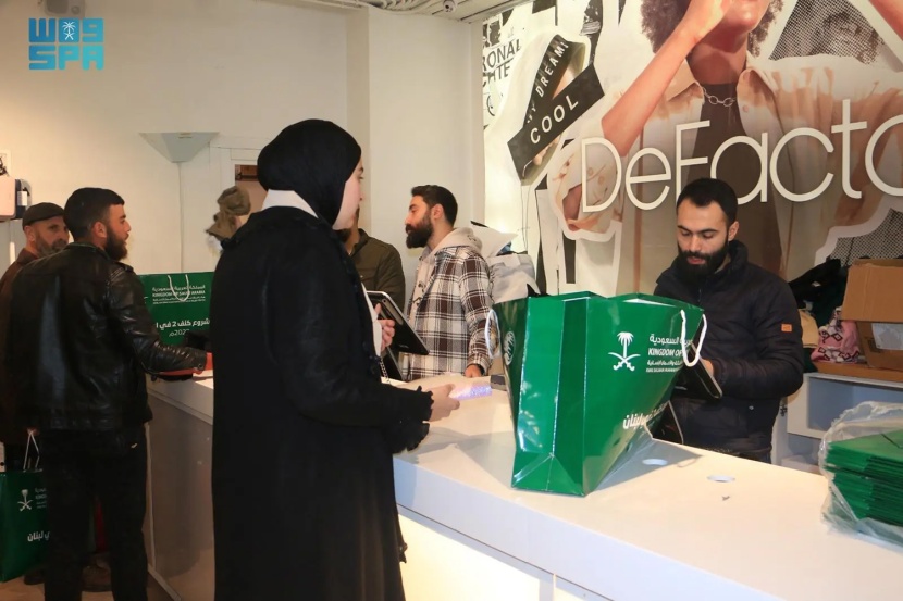 مركز الملك سلمان للإغاثة يوزع 1.2 ألف قسيمة شرائية في لبنان