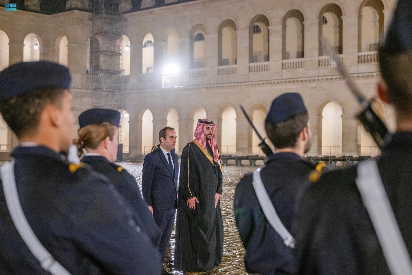 وزير القوات المسلحة الفرنسية يستقبل وزير الدفاع ويشهدان توقيع مشروع خطة تنفيذية بين الوزارتين