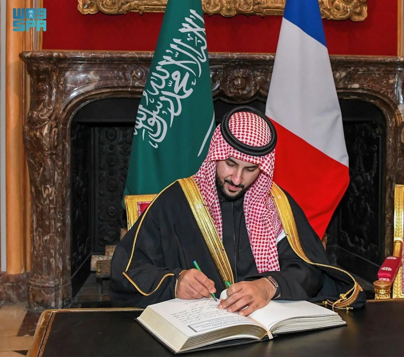 وزير القوات المسلحة الفرنسية يستقبل وزير الدفاع ويشهدان توقيع مشروع خطة تنفيذية بين الوزارتين