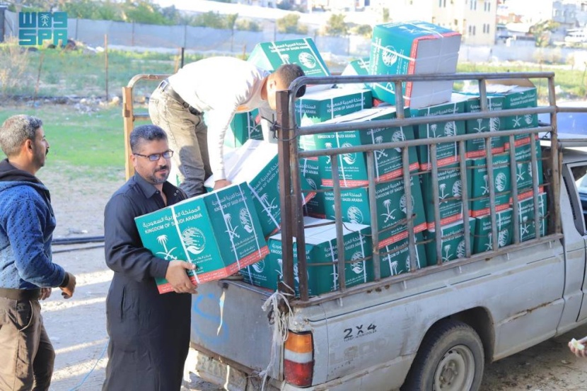 توزيع سلال غذائية سعودية في رفح