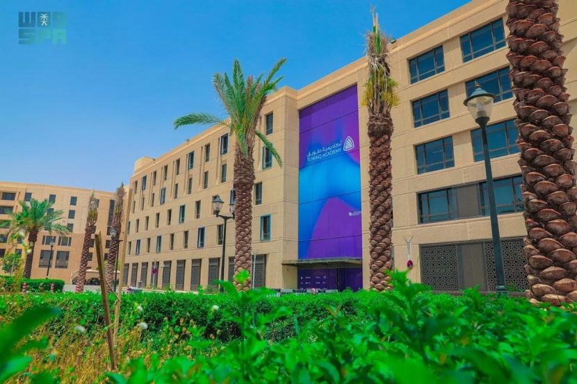 أكاديمية طويق تطلق حملة "طويق وجهتك" بأكثر من 150 معسكرا وبرنامجا تقنيا