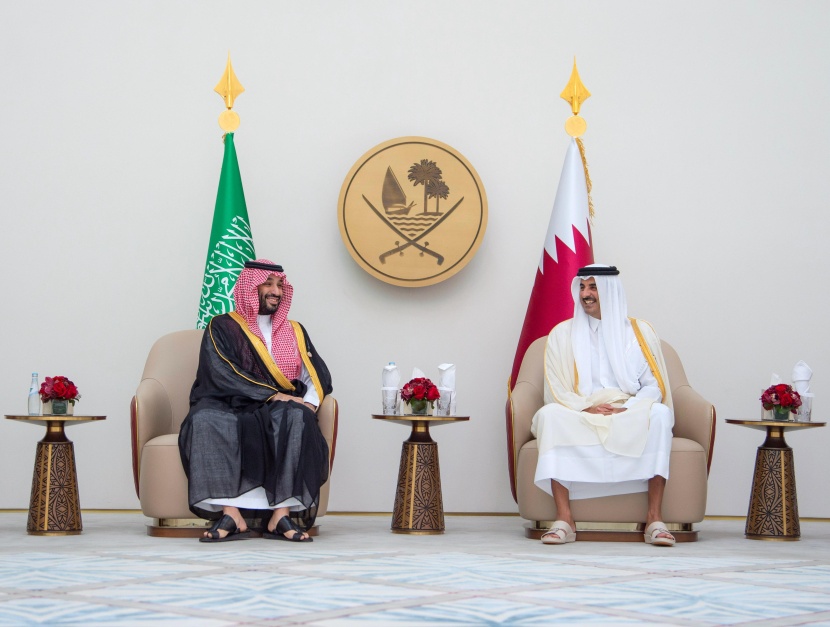ولي العهد يغادر الدوحة بعد المشاركة في القمة الخليجية .. ويشكر أمير قطر