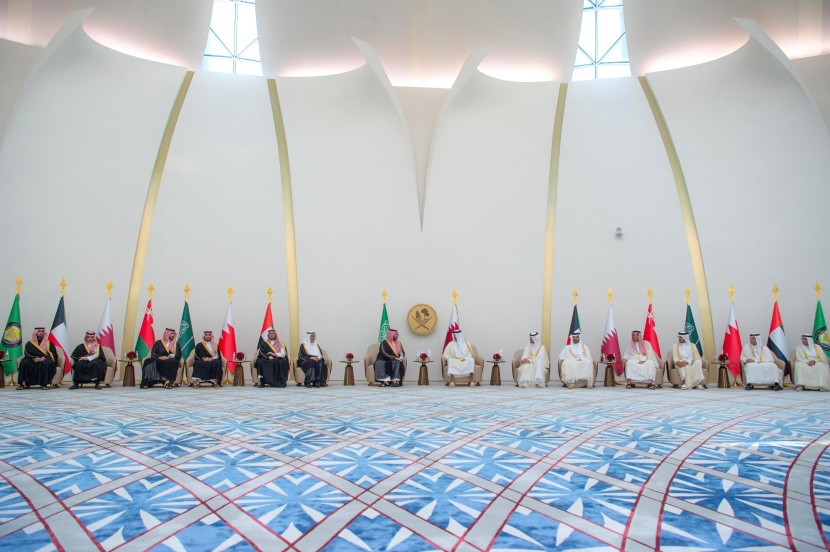 ولي العهد يغادر الدوحة بعد المشاركة في القمة الخليجية .. ويشكر أمير قطر