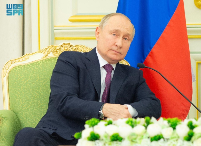 ولي العهد يستقبل الرئيس الروسي ويعقدان اجتماعا في قصر اليمامة بالرياض