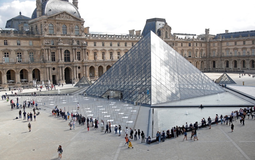 متحف اللوفر في باريس يرفع أسعار التذاكر 29% 