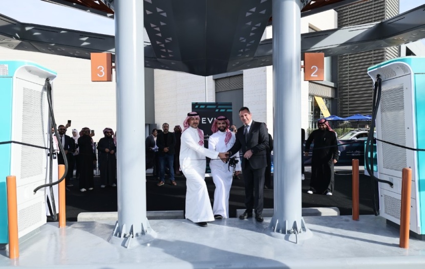 EVIQ تطلق أول موقع عمومي للشحن السريع للسيارات الكهربائية في الرياض