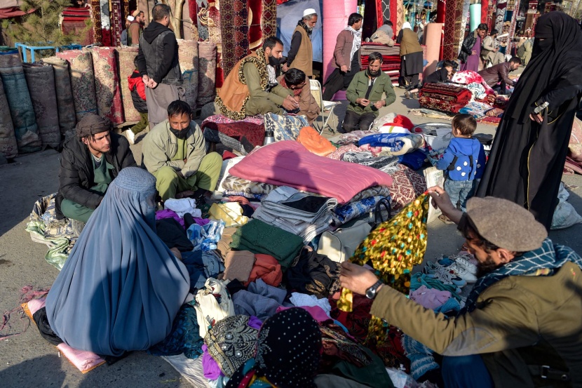 ملايين الأفغان يواجهون قساوة الشتاء بأمعاء خاوية