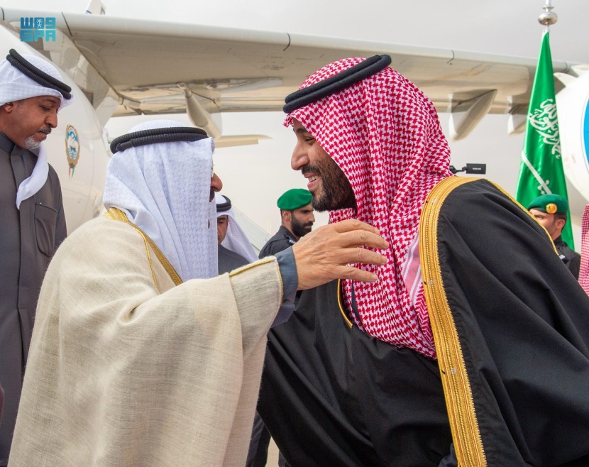 أمير الكويت يصل إلى الرياض وولي العهد رئيس مجلس الوزراء في مقدمة مستقبليه