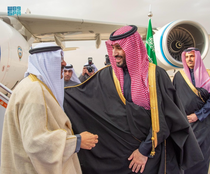 أمير الكويت يصل إلى الرياض وولي العهد رئيس مجلس الوزراء في مقدمة مستقبليه