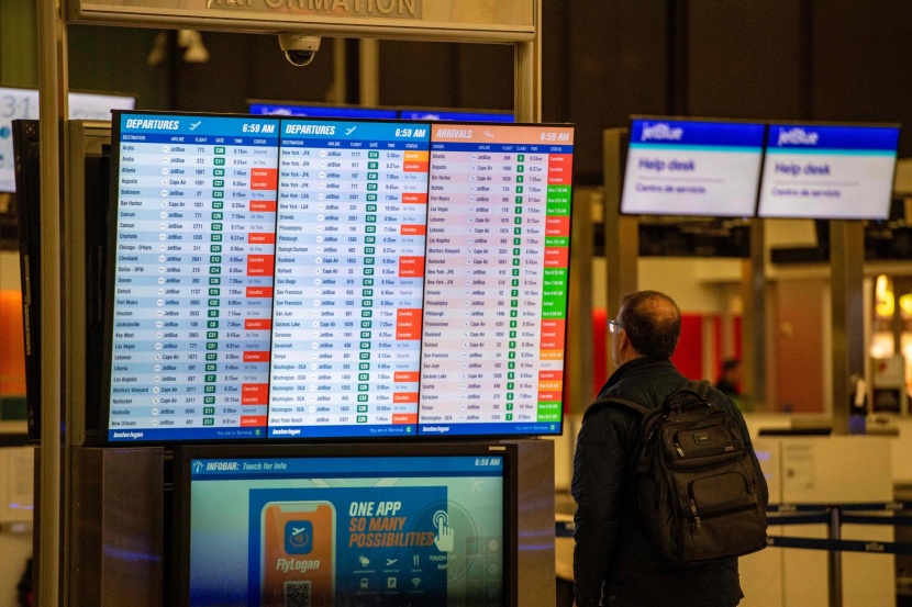 أمريكا .. عواصف ثلجية تتسبب بإلغاء مئات الرحلات الجوية 