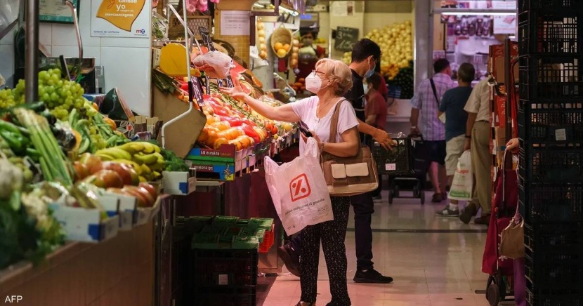 سجلت أسعار المنتجات الأغذية والمشروبات زيادة 7.4 % مقارنة بالعام الماضي. الفرنسية 