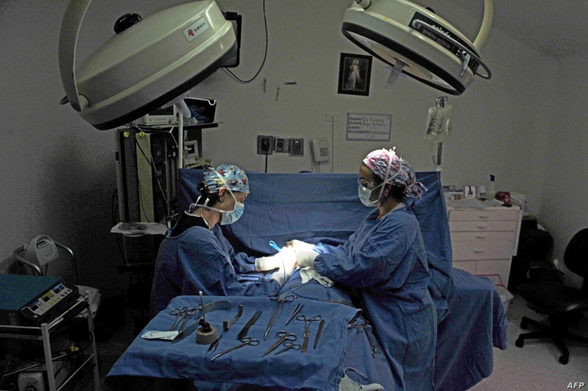 نمو السوق العالمية للطب التجميلي يتباطأ مع تراجع القوة الشرائية والتطورات الجيوسياسية