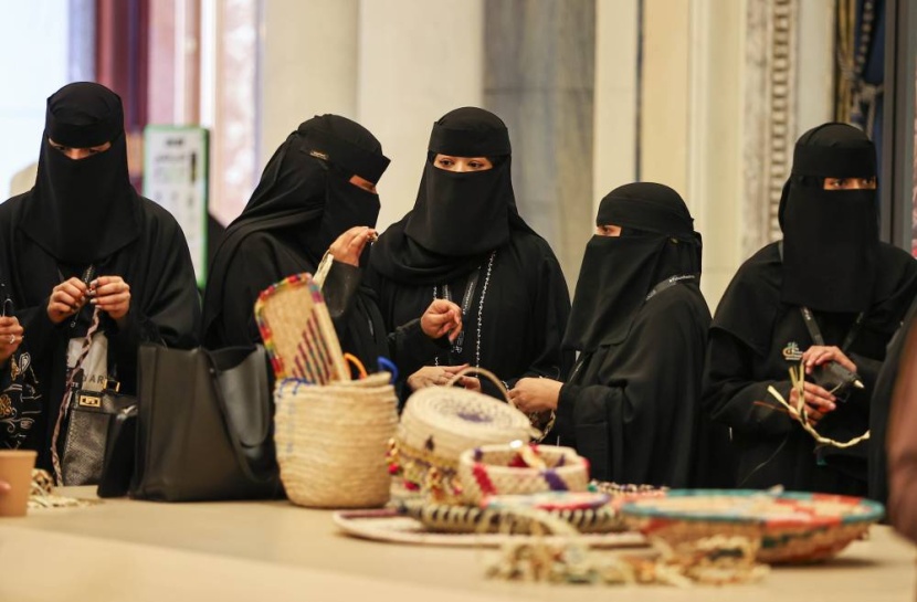 نائب وزير السياحة: 45 % من العاملين في القطاع السياحي في السعودية من النساء