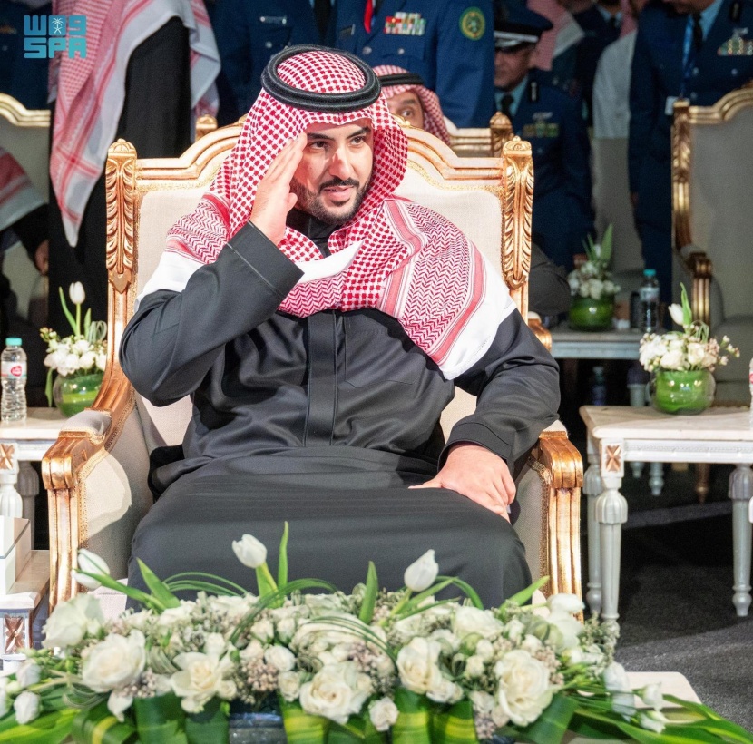وزير الدفاع يدشن آخر طائرة "هوك تي 165" تم تجميعها وتصنيع بعض أجزائها في السعودية