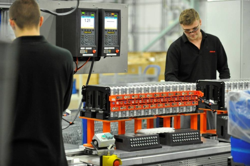 "أوتوموتيف سيلز" تعتزم التوسع في مصانع بطاريات السيارات الكهربائية بقرض 4.4 مليار يورو