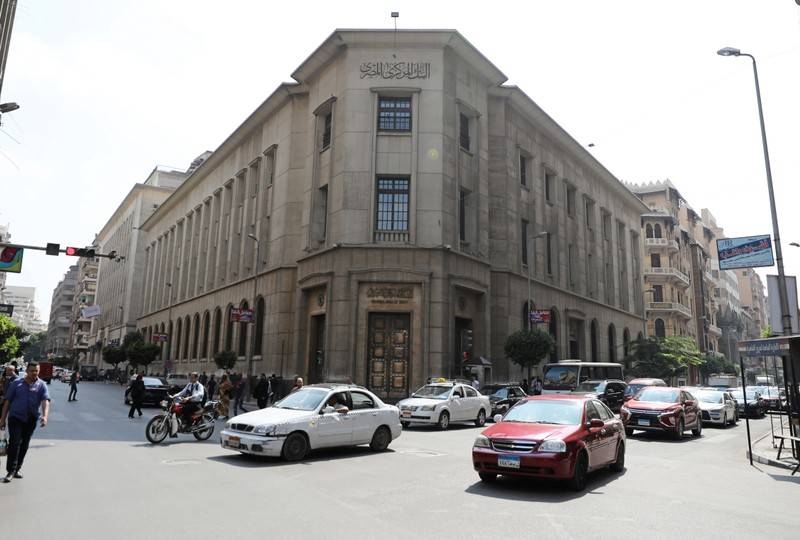 تحويلات المصريين في الخارج ترتفع بعد خفض قيمة العملة إلى 50 جنيها للدولار