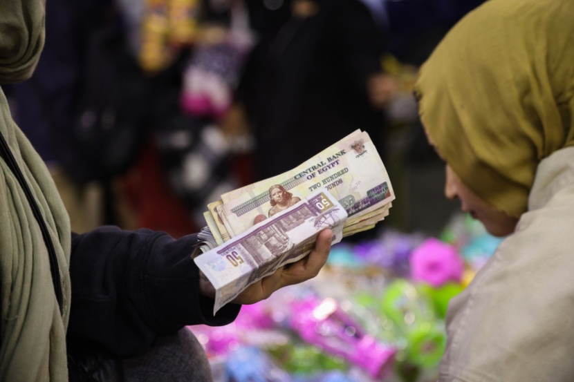متداول في "ميلينيوم" يربح 40 مليون دولار برهانه على تحرير الجنيه المصري
