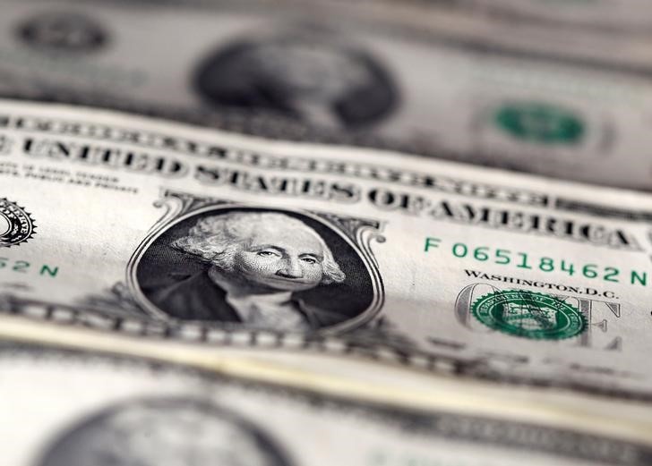 صعود الدولار بعد أنباء عن عدم وجود تراجع لأسعار الفائدة قريبا