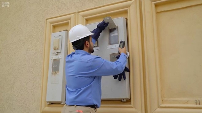 "المالية" : "السعودية الخضراء" وراء تركيب 10 ملايين عداد كهرباء ذكي تخفض 1.8 مليون طن انبعاثات كربونية سنويا