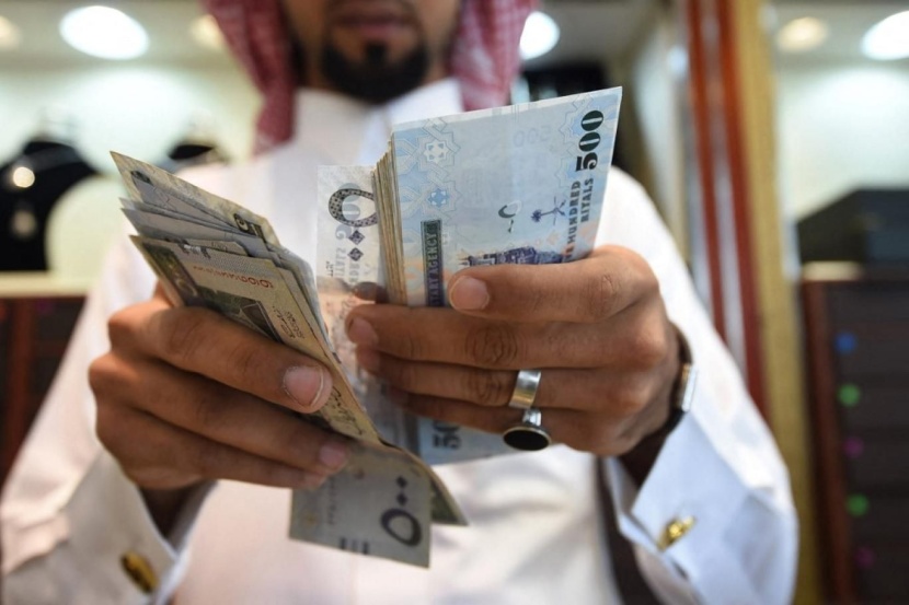  التحول الرقمي يتراجع بإقبال الزوار والمعتمرين على محلات الصرافة في رمضان