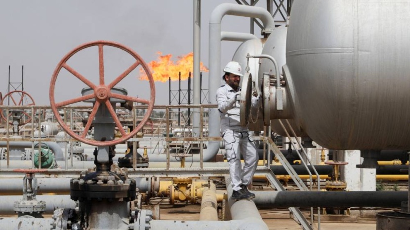 استقرار أسعار النفط مع تبديد التحديات الاقتصادية مخاوف إمدادات الشرق الأوسط