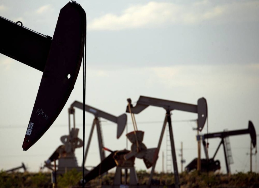 النفط يستقر وسط عقوبات أمريكية وانحسار التوتر