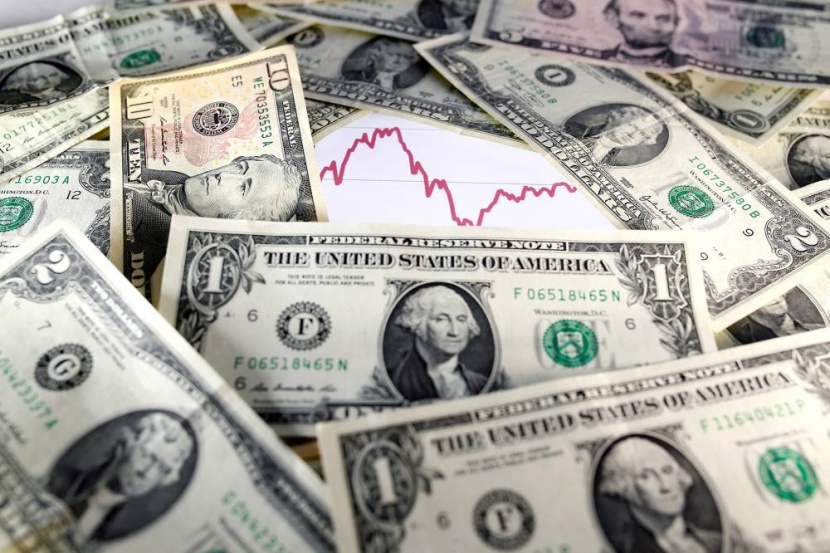 سلاح الدولار ينذر بالارتداد على الولايات المتحدة .. قوته الشرائية انخفضت 99 % منذ 1972
