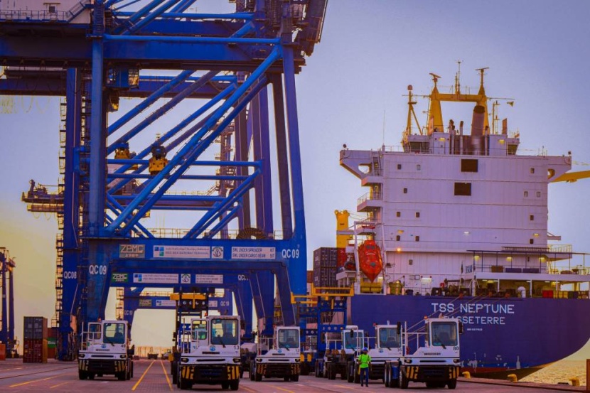 الرؤية تحول موانئ السعودية إلى مركز لوجستي عالمي .. ربط للقارات و37 خطا ملاحيا جديدا في 2023