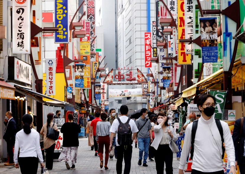 رئيس الوزراء الياباني يتعهد بالحفاظ على نمو الأجور لمكافحة التضخم