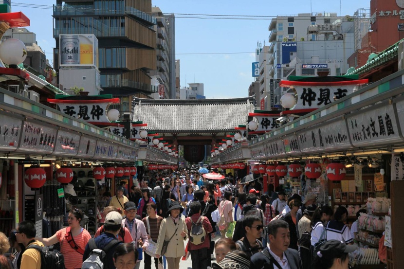 الين الضعيف يبقي السائحين اليابانيين في الديار مع انتعاش السياحة الداخلية