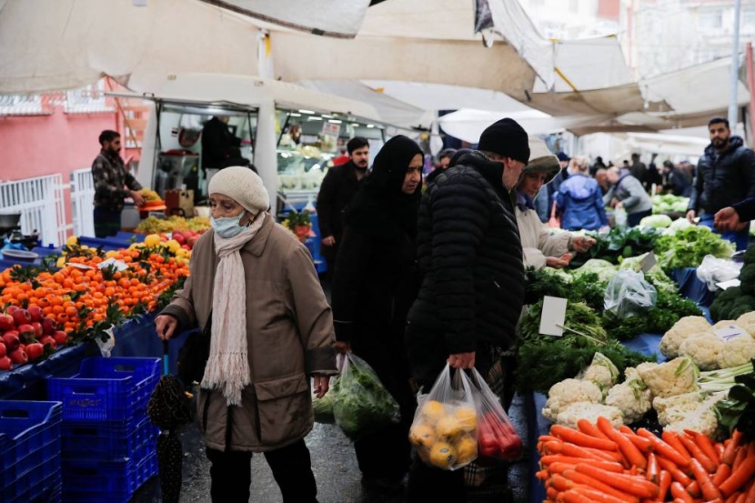 توقعات بارتفاع التضخم في تركيا خلال أبريل إلى 70.3 % بسبب أسعار قطاعي الأغذية والخدمات