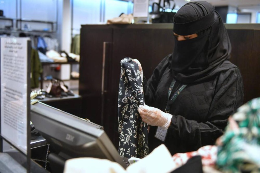 200 ألف سعودية في المنشآت التجارية لقطاع الجملة والتجزئة