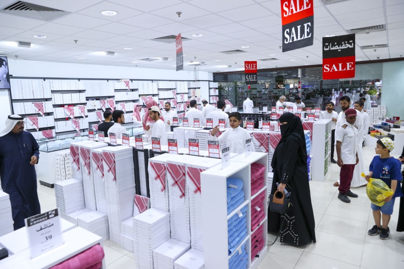 زيادة حركة التسوق لقطاعي الملابس والمجوهرات مع قرب عيد الفطر