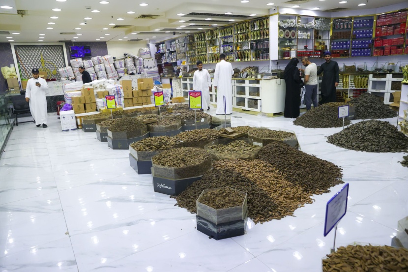 زيادة حركة التسوق لقطاعي الملابس والمجوهرات مع قرب عيد الفطر