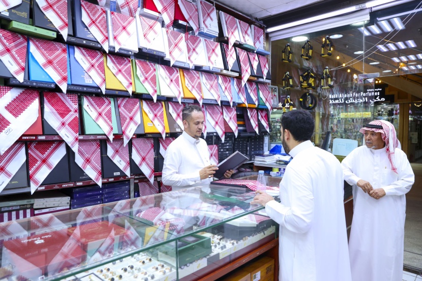 زيادة حركة التسوق لقطاعي الملابس والمجوهرات مع قرب عيد الفطر