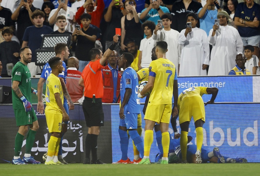 461 ألف ريال غرامات رونالدو من الطرد والعقوبات الانضباطية