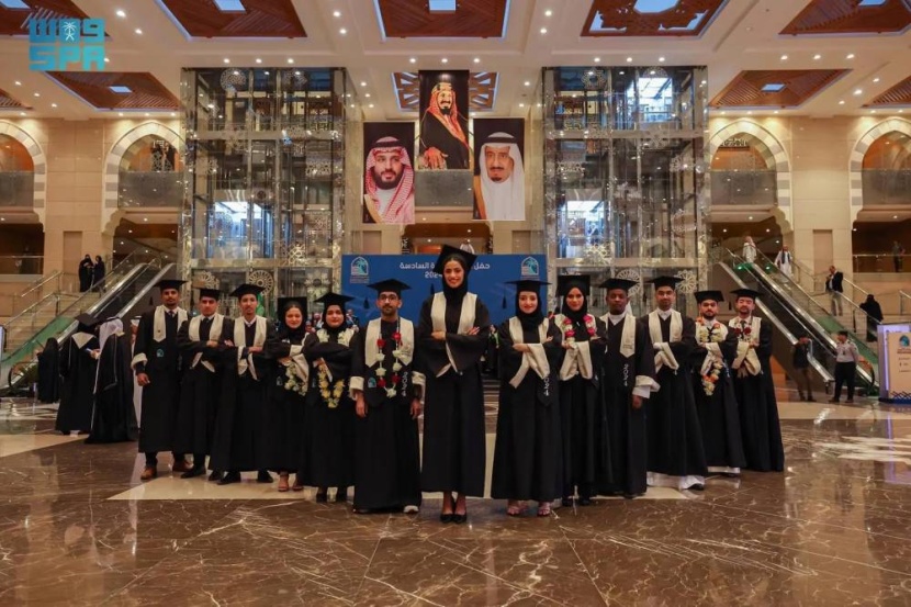 "البحر الأحمر الدولية" تحتفل بتخريج 107 طلاب وطالبات في تخصص "إدارة الضيافة الدولية"