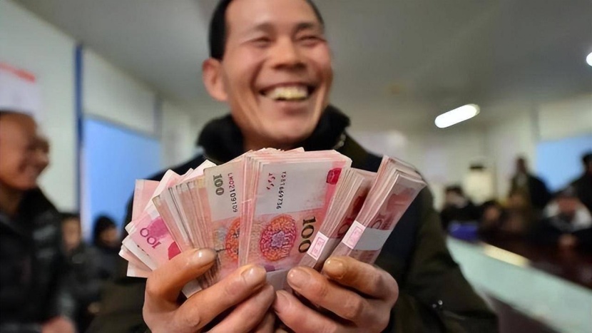 العمال المهاجرون في الصين يكسبون دخلا أعلى بنحو 3.6 % خلال 2023