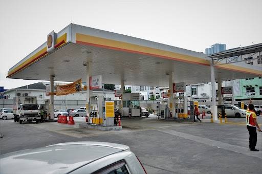 شل تجري محادثات لبيع محطات وقود ماليزيا لأرامكو السعودية  