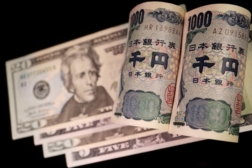 مكاسب قوية للدولار وتحذير من تدخل حكومي لإنقاذ الين الياباني                
