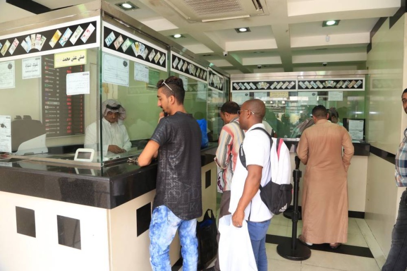 الرقمنة تتراجع بالتعاملات النقدية لشركات الصرافة في الحج .. 120 مليون ريال يوميا