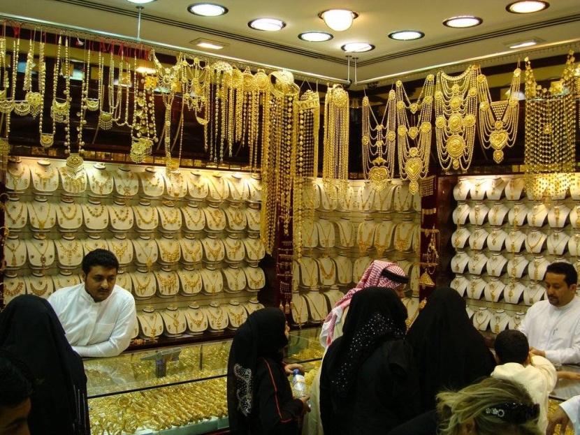 شركات ذهب محلية تلجأ للتقنية في مشغولاتها لجذب المشترين وتعويض الخسائر 
