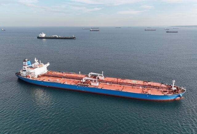 غرق ناقلة محملة بـ  1.4 مليون لتر من النفط قبالة العاصمة الفيلبينية مانيلا
