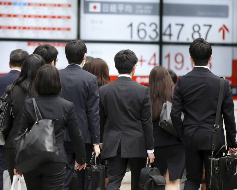 الأسهم اليابانية تقفز 3.5 % بدعم من تراجع الين وشركات الرقائق
