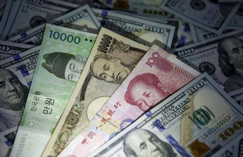 توتر في أسواق العملات وسط ضغوط على تجارة الفائدة