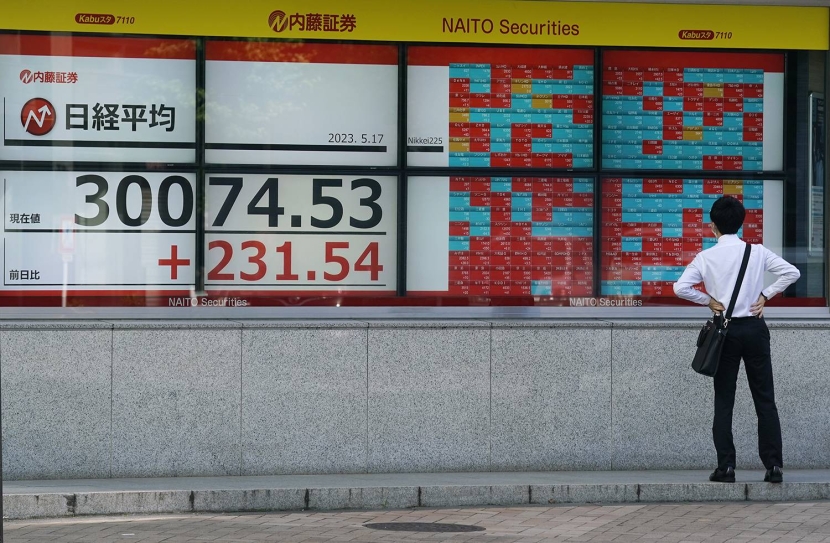 نيكاي يتراجع 0.48 % بضغط من شركات التكنولوجيا