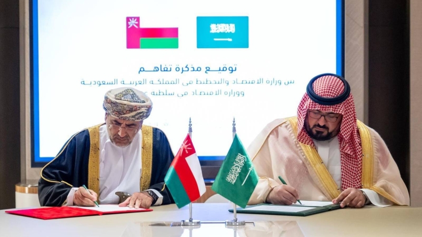 السعودية وعمان تعززان التعاون الاقتصادي عبر مذكرة تفاهم
