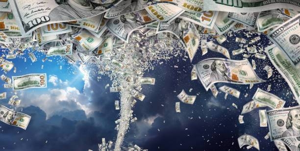 ضباب الأعاصير وإضراب بوينج يحجب رؤية البيانات الاقتصادية